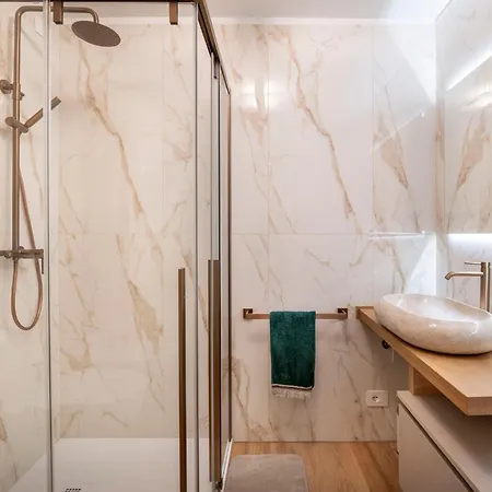 Guesthost - Dolomite Elegance - Chic Flat In San Vito Di Cadore *