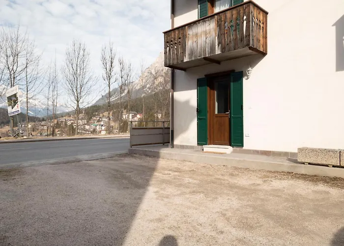 Apartment Guesthost - Dolomite Elegance - Chic Flat In San Vito Di Cadore *